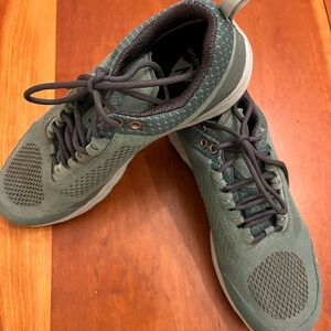 Vasque Breeze LT NTX Low hiking shoes, Women’s 10 1/2. Blue Spruce-dusty green